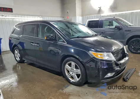 2013 Honda Odyssey Touring z USA, uszkodzony, nr VIN 5FNRL5H95DB045053